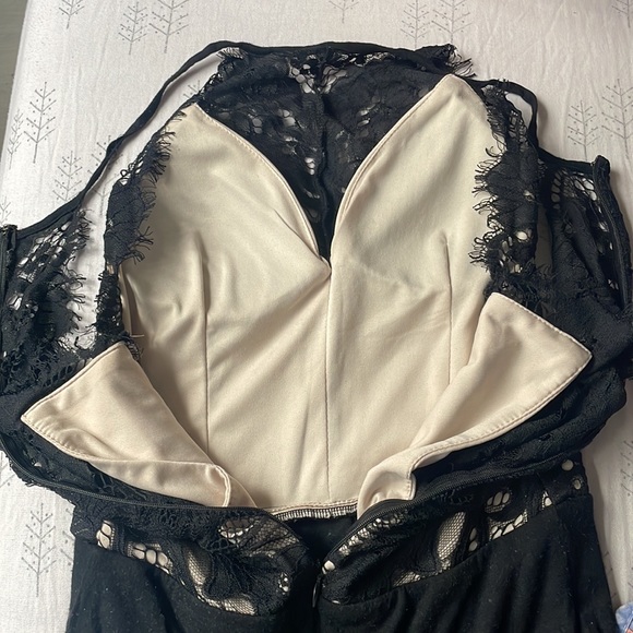 Black lace-like bodysuit with zipper at the back from Kooka (Montreal). - Picture 3 of 3